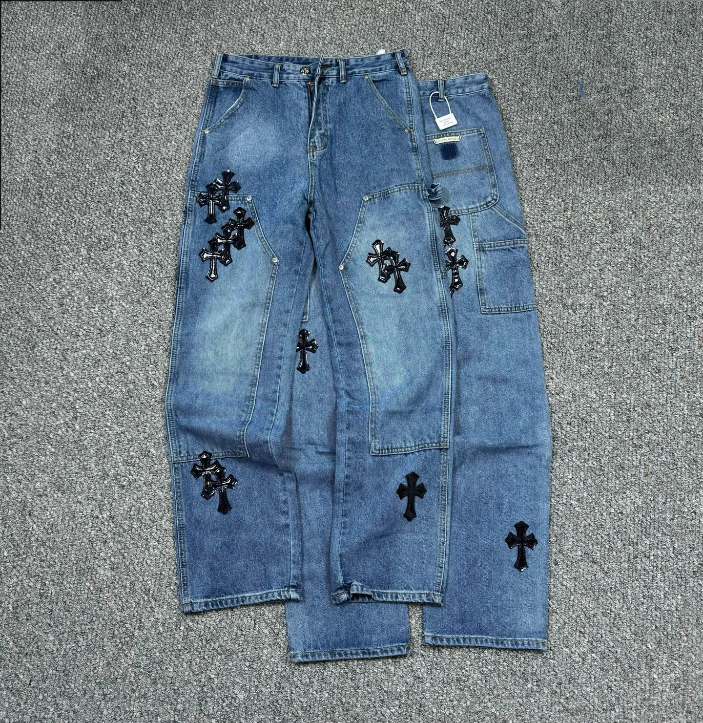 P260 Style No.: H881 Chrome Heart & Chrome Heart Blue Pants Black Metal Cross Work Jeans ChromeHearts#Design Jeans Invincible Texture Ceiling-Level Jeans Hard to Find at the Counter‼ ️ Cross patchwork leather jeans, top-notch heavy-duty washing process, calfskin laser-cut cross, distressed silver hardware, straight version to make the upper body slimmer, that lesbian style Color: blue Size: 28-30-32-34-36